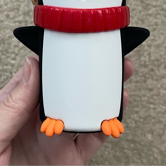 Bath & Body Works Holiday Penguin Hand Sanitizer Spray Holder - Picture 15 of 16